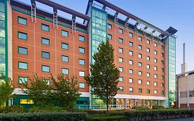 Doubletree By Hilton Woking